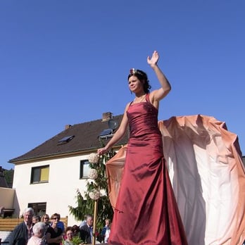 Winzerfest - . . . amtierende Ahr-Gebietsweinkönigin Mandy - Festivals Near Me - Dernau, RP