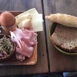 Brooklyn Deli - Viennese Breakky: spelt n twist. Emmental, Brie, cheddar, shaved ham, soft boiled egg, paprika cream cheese.