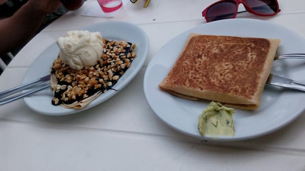 Chez Michou: Crepe, Crepe doce, Crepe salgado, Lanche, Drinks, Delivery, Búzios by null