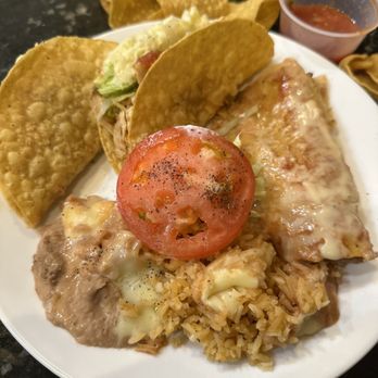 El Camino Mexican Restaurant - Got a combination to go with 2 extra tacos, rice beans, came with chips and salsa. Very good !!! - Mexican Near Me - Winder, Georgia El Camino Mexican Restaurant - Got a combination to go with 2 extra tacos, rice beans, came with chips and salsa. Very good !!! - Mexican Near Me - Winder, Georgia