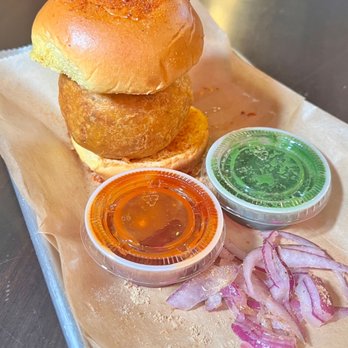 Moti- Lincoln Park - Vada Pav - Halal Near Me - Chicago, Illinois Moti- Lincoln Park - Vada Pav - Halal Near Me - Chicago, Illinois
