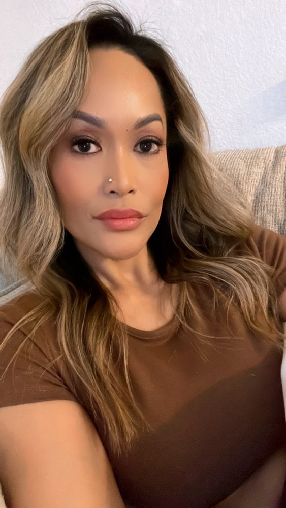 Lélux Beauty & Academy Logo