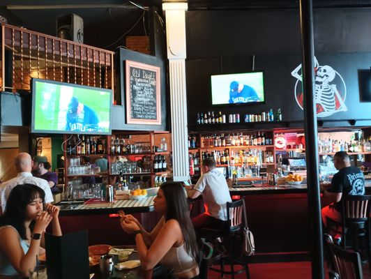 Vindicktive Bar and Wings by null