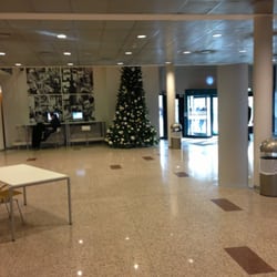 Hogeschool Leiden - De hal met kerstboom