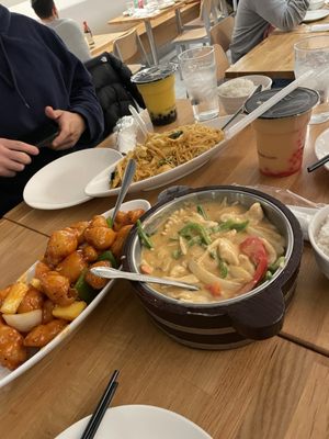 Joy Yee Noodle Roscoe by null