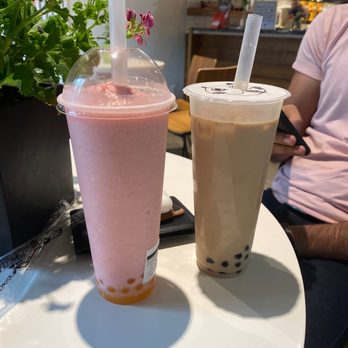 PurrTea - Strawberry smoothie and Taiwanese milk tea - Bubble Tea Near Me - Calgary, Alberta PurrTea - Strawberry smoothie and Taiwanese milk tea - Bubble Tea Near Me - Calgary, Alberta