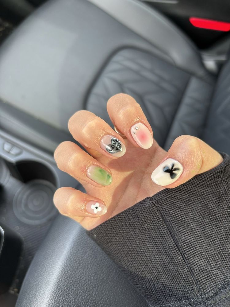 Kat and Jen Nails Logo