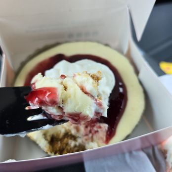Crumbl - Yukon - Bakeries Near Me - Yukon, Oklahoma
