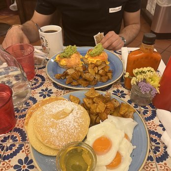 Le Vespe Cafe - Breakfast & Brunch Near Me - Florence, FI