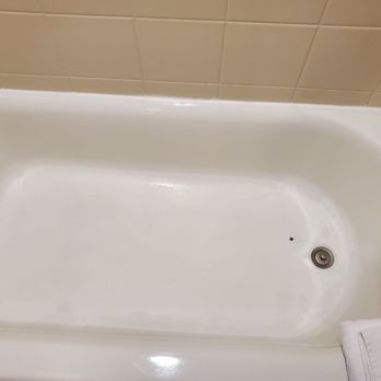 Courtyard by Marriott Vallejo Napa Valley - Dirty bathtub room 505 - Hotels Near Me - Vallejo, California