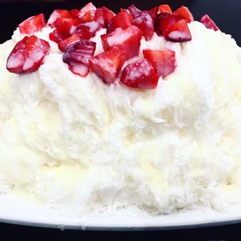 Dzert - Lychee snow with strawberries and mochi  this is a medium - Coffee & Tea Near Me - Buena Park, California