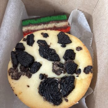 Cascon Cheesecakes - Oreo cheesecake and a rainbow cookie - Bakeries Near Me - Whitestone, New York