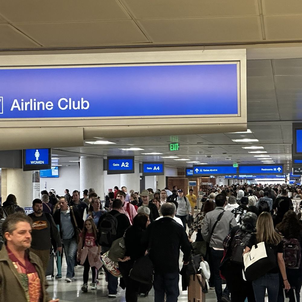 Admirals Club PHX - Airport Lounges Near Me - Phoenix, Arizona