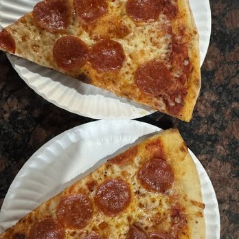 Manhattan Pizzeria - Pizza Near Me - Manhattan Beach, California