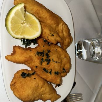 Figlmüller - Chicken schnitzel - Austrian Near Me - Vienna, 9 Figlmüller - Chicken schnitzel - Austrian Near Me - Vienna, 9