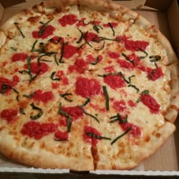 Margherita pizza. Truly delicious 9.5/10. And I've had many to judge... Margherita pizza. Truly delicious 9.5/10. And I've had many to judge...