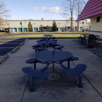 Dairy Queen Store - Outside seating area - Ice Cream & Frozen Yogurt Near Me - East Windsor, New Jersey
