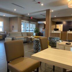 Microtel By Wyndham - Beautiful big lobby