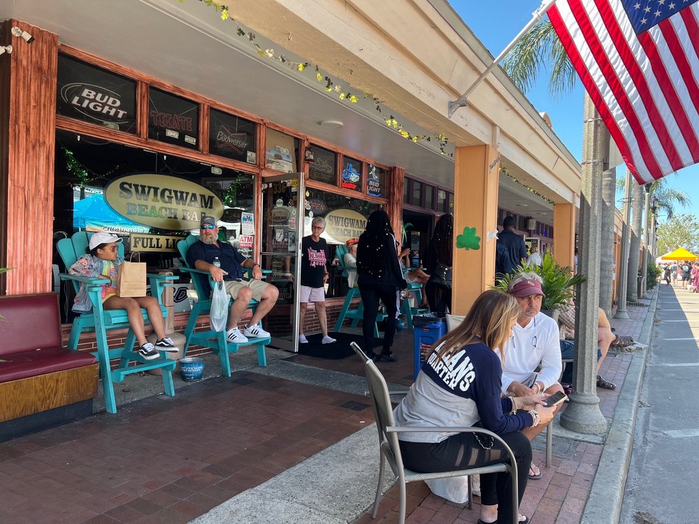 Swigwam Beach Bar Image