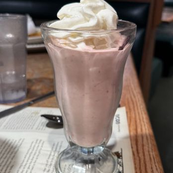 Black Bear Diner Colma - Strawberry milkshake - Diners Near Me - Colma, California