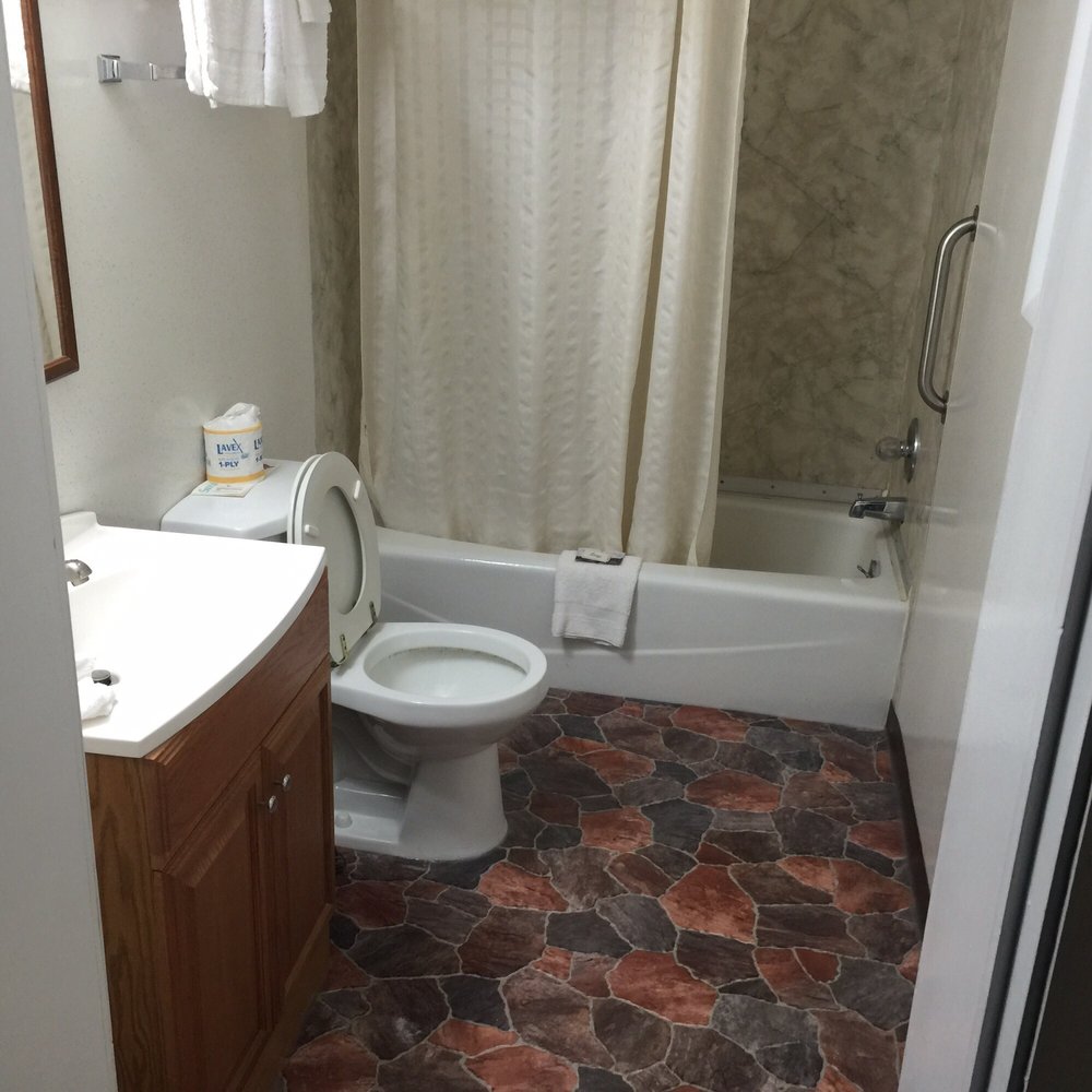 Penn Amish Motel - I got a lil dizzy in this bathroom. The floor made me nauseous. - Hotels Near Me - Denver, Pennsylvania Penn Amish Motel - I got a lil dizzy in this bathroom. The floor made me nauseous. - Hotels Near Me - Denver, Pennsylvania