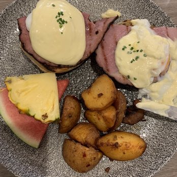 Basalt - Eggs Benedict - New American Near Me - Honolulu, Hawaii