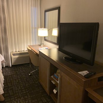 Hampton Inn & Suites Burlington - Good desk and chair with good size TV refrigerator microwave all the amenities you expect - Hotels Near Me - Burlington, North Carolina Hampton Inn & Suites Burlington - Good desk and chair with good size TV refrigerator microwave all the amenities you expect - Hotels Near Me - Burlington, North Carolina
