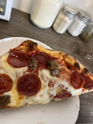 Brandanis Pizza by null