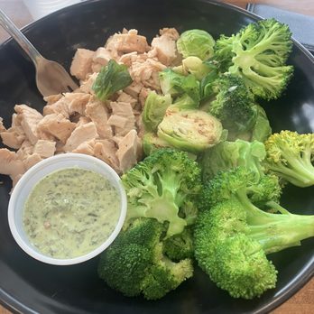 Clean Eatz - Large Chicken, Broccoli, and Brussel Bowl - Food Near Me - Winston-salem, North Carolina