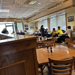 Holiday's Restaurant - Indoor view