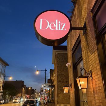 Dēliz - Vibe outside - Italian Near Me - Chicago, Illinois