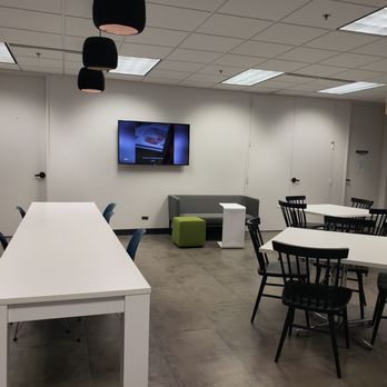 Regus - Brookfield - Cafe area - Shared Office Spaces Near Me - Brookfield, Wisconsin