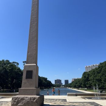 Hermann Park - Monument and fountains - Parks Near Me - Houston, Texas