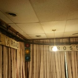 Matty's Pizzeria - Inside front area.
