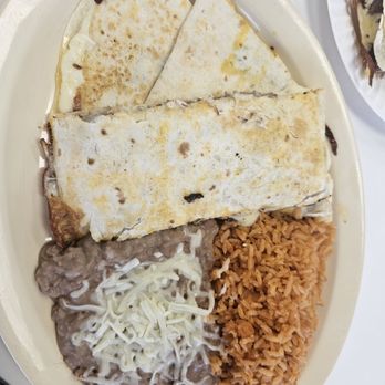 Tacos el Guero 3 - Quesadilla cabeza combo plate. Super huge - Mexican Near Me - Norco, California Tacos el Guero 3 - Quesadilla cabeza combo plate. Super huge - Mexican Near Me - Norco, California