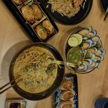 Manaao - Pad Thai Steamed muscles "Khao Soi Noodle with Braised Beef" - Khao Soi Neua Son in Law eggs  Thai Iced Tea Cha Yen Lump Crab Cake - Thai Near Me - Tustin, California