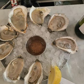 Neptune Oyster - Various oysters - Seafood Near Me - Boston, Massachusetts