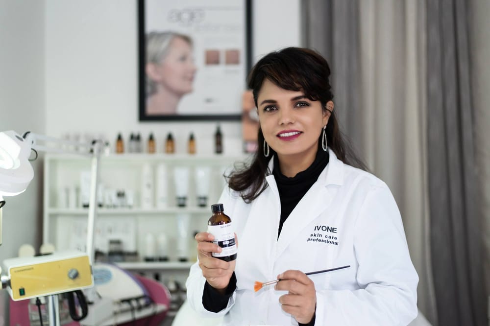 Ivone Smith Skin Care Professional Logo