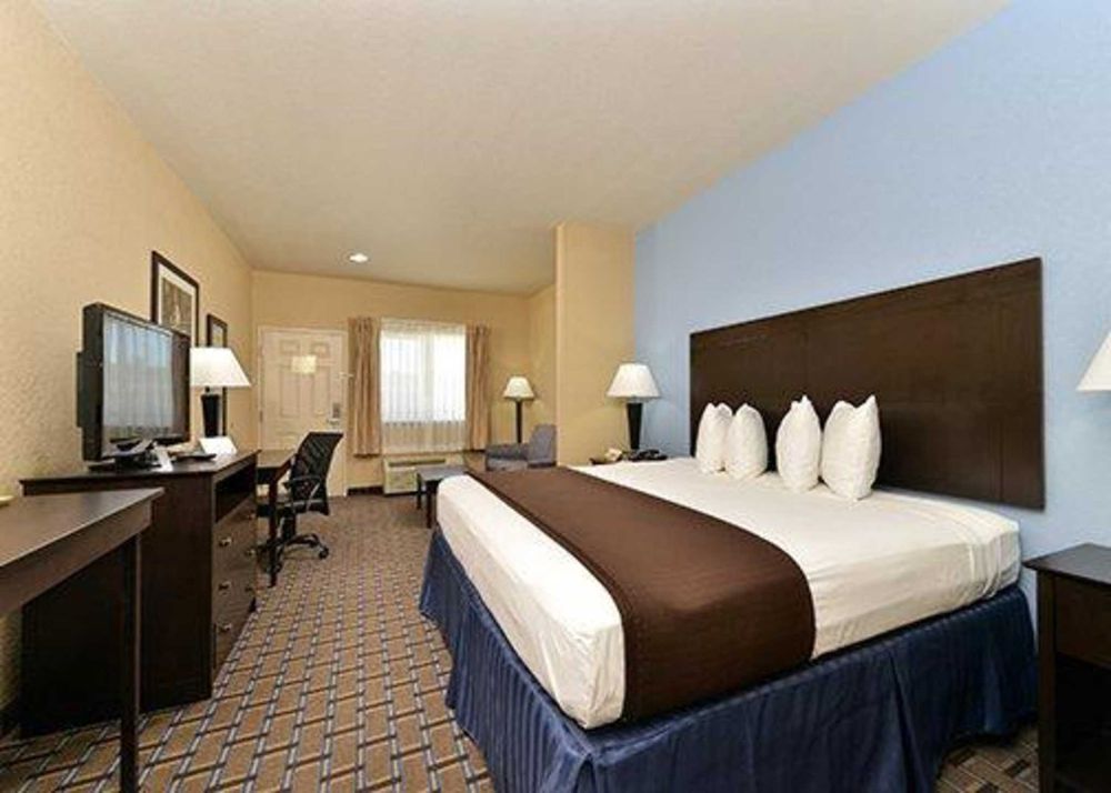 QUALITY INN & SUITES CARRIZO SPRINGS NORTH 16 Photos 2611 N US Hwy