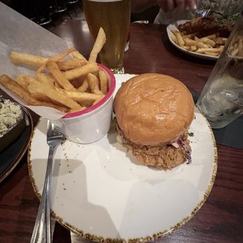 Gus's Barbecue - Gus's Fried Chicken Sandwich and fries - Barbeque Near Me - South Pasadena, California