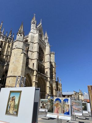 León Cathedral by null