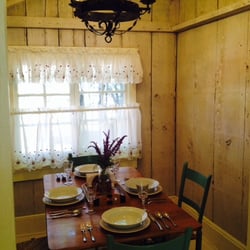 James Guesthouse - Dining nook