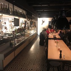 Slaktaren - The counter and a few tables