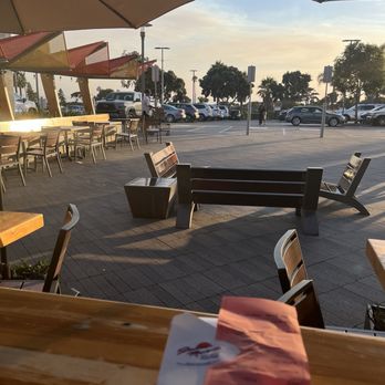 Seaside Market - Patio area with ocean in the background. - Grocery Near Me - Cardiff, California Seaside Market - Patio area with ocean in the background. - Grocery Near Me - Cardiff, California
