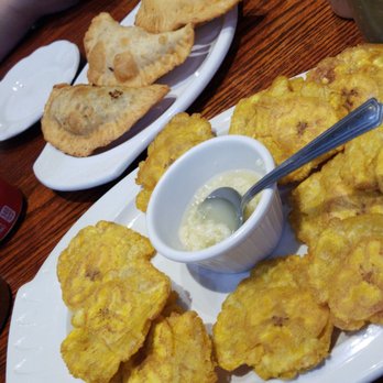Los Tarritos - empanadas and tostones - Latin American Near Me - Berwyn, Illinois