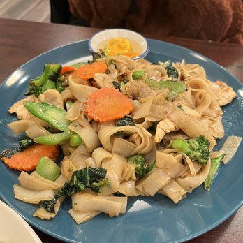 Aroon Thai Kitchen - Pad see ew - Thai Near Me - Murray, Utah Aroon Thai Kitchen - Pad see ew - Thai Near Me - Murray, Utah