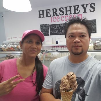 Hershey's Ice Cream  - Selfie with the owner, Nilam - Ice Cream & Frozen Yogurt Near Me - Jacksonville, Florida