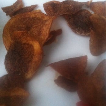 The Fireside Grill - Burnt house chips but was told by waitress that it's not, as a matter of fact "it's normal as the potatoes ages" - American Near Me - Beaverton, Oregon