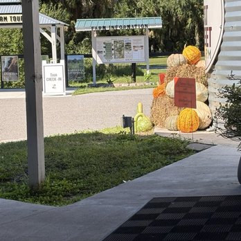 Fat Beet Farm - Entrance - Farms Near Me - Tampa, Florida Fat Beet Farm - Entrance - Farms Near Me - Tampa, Florida
