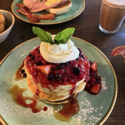 Bill's - Pancake with berries